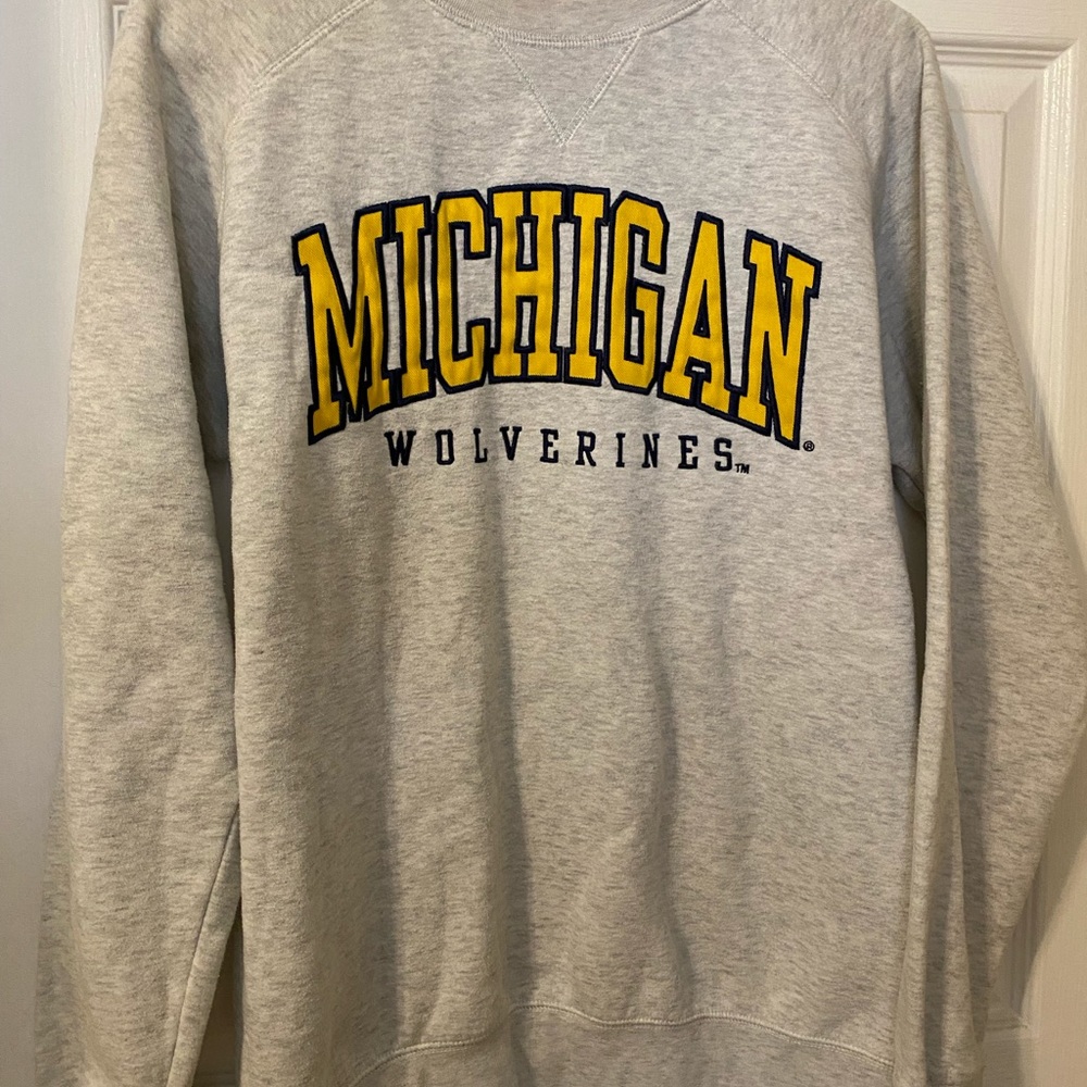 Women’s crew neck sweatshirt